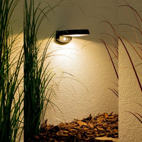 Kerti fali lámpa emelő LED napelemes lámpatest mozgás- és szürkületérzékelővel 4000K IP65