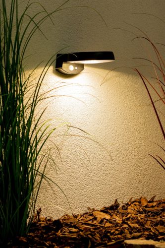 Kerti fali lámpa emelő LED napelemes lámpatest mozgás- és szürkületérzékelővel 4000K IP65