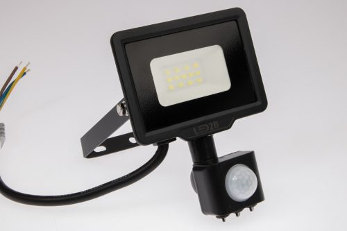 LED REFLEKTOR 10W 800lm 3000K IP44 fekete LED2B KOBI MHC mozgásérzékelővel