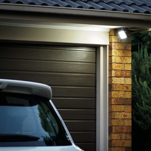 LED reflektor halogén 30W 2505lm 6500K IP65 fekete LED2B MH PIROS Kobi lámpa