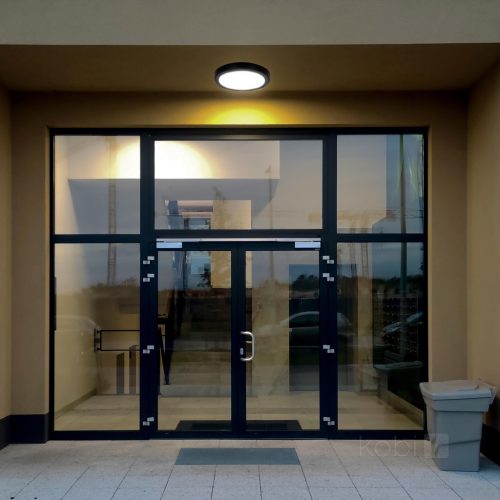 LED fürdőszobai mennyezeti lámpa, felületre szerelhető, 24W, 2280lm, 4000K, 120°, mozgás- és alkonyérzékelővel, fekete, IP65, Nairos Kobi