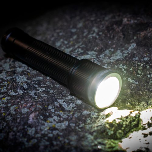 LED taktikai zseblámpa 15W 1400 lm IP65 elemmel működő 6xAAA ZOOM LEDVANCE kézi lámpa