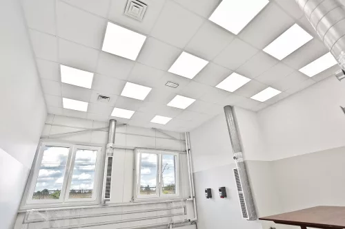 LED Panel Irodai Mennyezeti Lámpa 33W 3630lm 6500K Hidegfényű, Szabályozható Felületre Szerelt Süllyesztett Fehér 60x60cm UGR19 Compact Ledvance