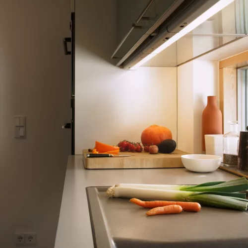 Lineáris LED szekrény alatti lámpa 6W 300lm 3000K meleg 37cm LinearLED lapos LEDVANCE