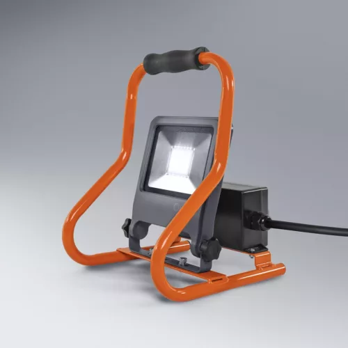 LED-es reflektor 30W 2700lm 4000K + 2x 230V aljzat MUNKALÁMPÁK R-ÁLLVÁNY LEDVANCE Munkavégzés Hordozható