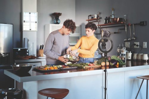 Mobil LED gyűrűs állólámpa szelfihez 6W 250lm CCT 26cm Bluetooth LEDVANCE + távirányító