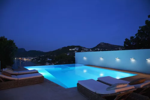 Kerti lámpa kültéri LED homlokzati fali lámpa 3W 300lm 3000K IP65 fehér mozgás és szürkület érzékelővel Endura Ledvance