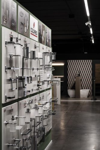 LED lineáris lámpatest 35W 6000lm 4000K semleges fehér felületre szerelhető függesztett 150cm Trusys Ledvance