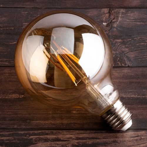 Dekoratív gömb alakú LED izzó E27 G125 7W = 60W 806lm 2000K meleg 360°-os izzószál LUMILED Globe borostyán