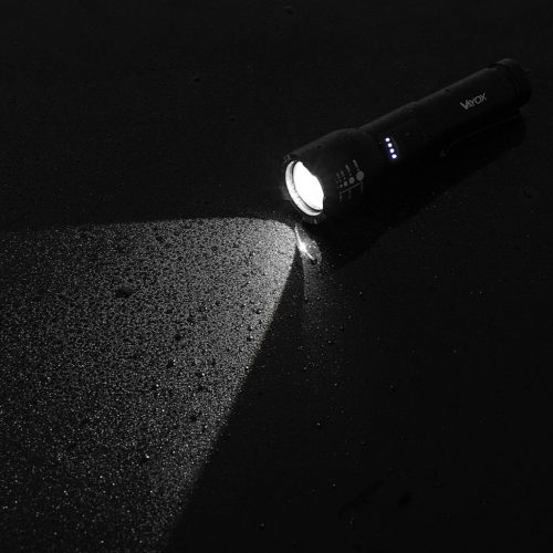 Újratölthető LED zseblámpa, klasszikus, 20 W, 800 lm, kézilámpa, nagy teljesítményű ZOOM VA0180, VAYOX