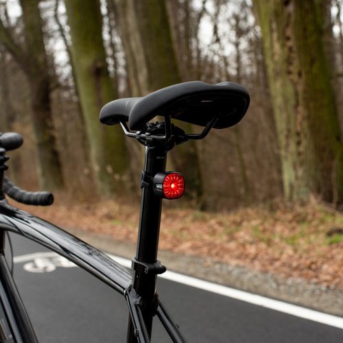 Piros hátsó kerékpáros zseblámpa SMART USB-C 6 módos IP66 ERŐS VAYOX