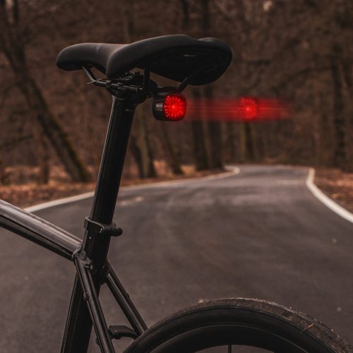 Piros hátsó kerékpáros zseblámpa SMART USB-C 6 módos IP66 ERŐS VAYOX