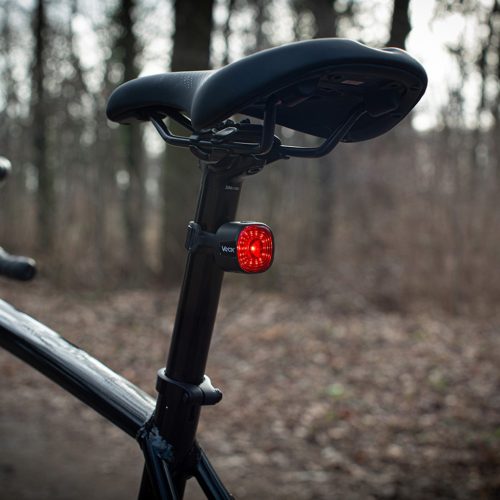 Piros hátsó kerékpáros zseblámpa USB-C 6 mód IP66 ERŐS VAYOX