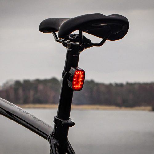 Piros hátsó kerékpáros zseblámpa USB-C 6 üzemmód ERŐS IP66 VAYOX