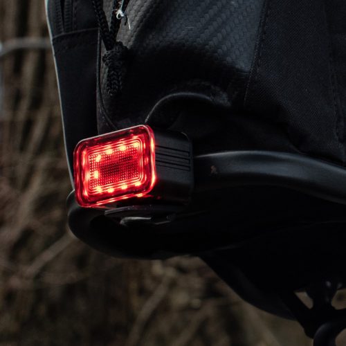 Piros hátsó kerékpáros zseblámpa USB-C 6 mód IPX6 ERŐS VAYOX