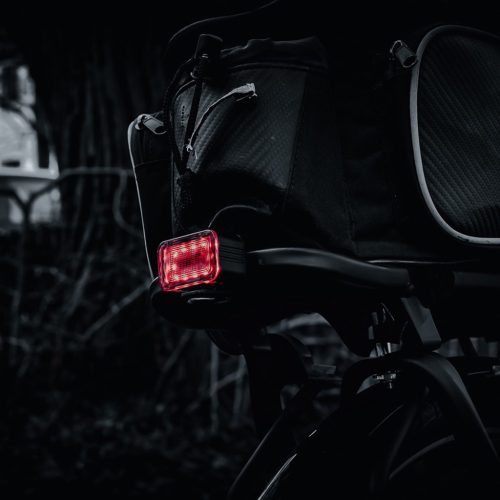 Piros hátsó kerékpáros zseblámpa USB-C 6 mód IPX6 ERŐS VAYOX