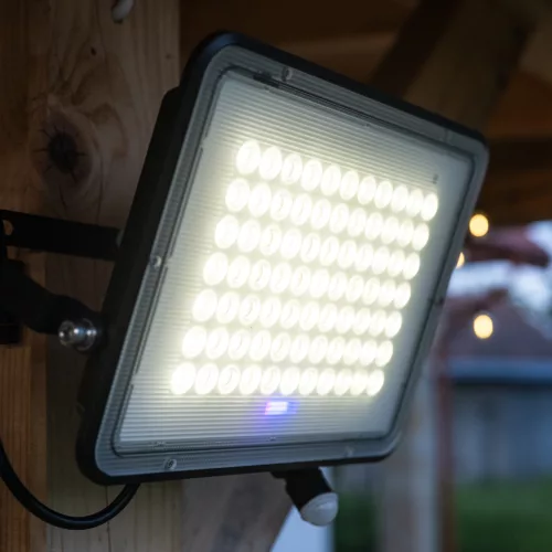 Napelemes LED halogén reflektor 200W kerti lámpa 4000K IP65 PIR mozgásérzékelő + távirányító FULGOR LUMILED