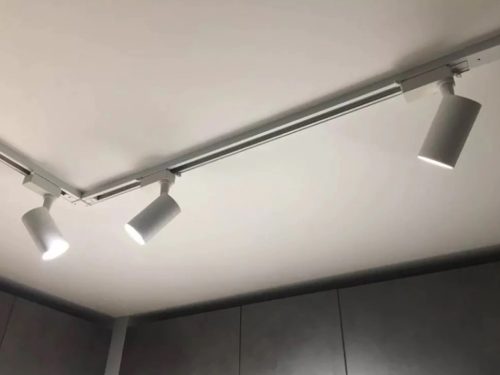 Sarokszögű csatlakozó háromfázisú gyűjtősínekhez, fehér