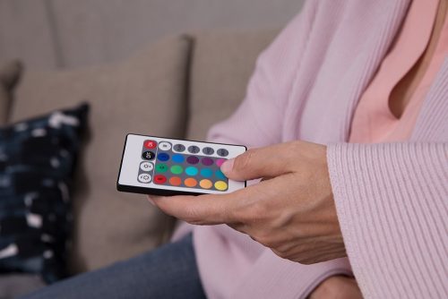 E14 B35 LED izzó 4,5W = 25W 250lm RGBW 180° OSRAM Star + TÁVIRÁNYÍTÓ