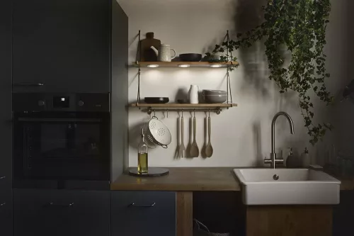 Hordozható szekrény alatti bútor LED lámpa, dimmelhető, 8.5W 3000K meleg fényű 390lm, fehér Spot Magnet Osram