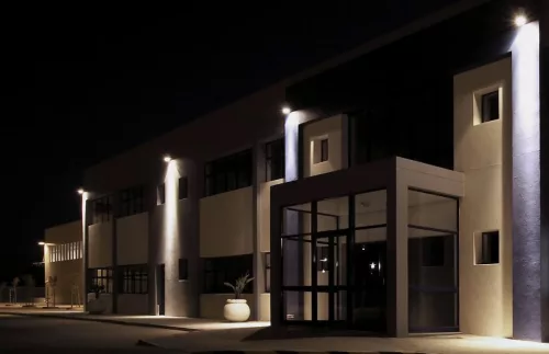 LED reflektor 10W 900lm 3000K IP65 fekete ProjectLine Floodlight PHILIPS