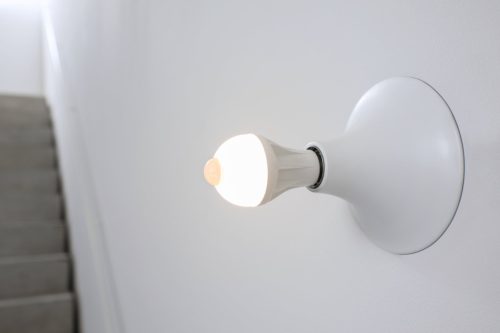LED izzó E27 A60 8W = 60W 806lm 2700K meleg 280°-os PHILIPS mozgás- és szürkületérzékelő