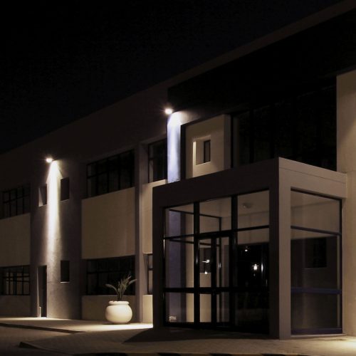 LED reflektor lámpa reflektor 10W 950lm 6500K IP65 fekete ProjectLine Philips