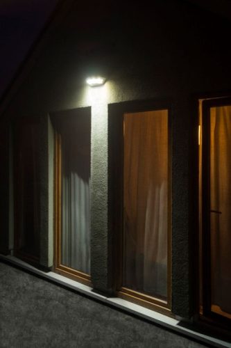 Kültéri kerti homlokzati lámpa LED FALI LÁMPA UFO 1880S 7W 395lm 4100K Semleges Su-Ma