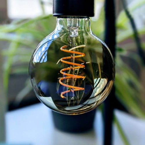 E27 G95 LED izzó 4W 100lm 1800K meleg grafitszálas 360°-ban szabályozható VIDEX