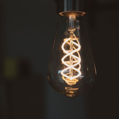 LED izzó E27 ST64 Edison 4W 100lm 1800K Meleg 360° FILAMENT füstölt szabályozható Videx