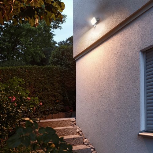 LED reflektor 20W 1800lm 5000K IP65 fehér mozgás- és alkonyérzékelővel VIDEX LUCA