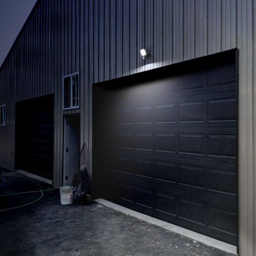 LED reflektor 20W 1900lm 5000K hidegfényű mozgás- és alkonyérzékelővel, fekete, tejszerű burával, Videx