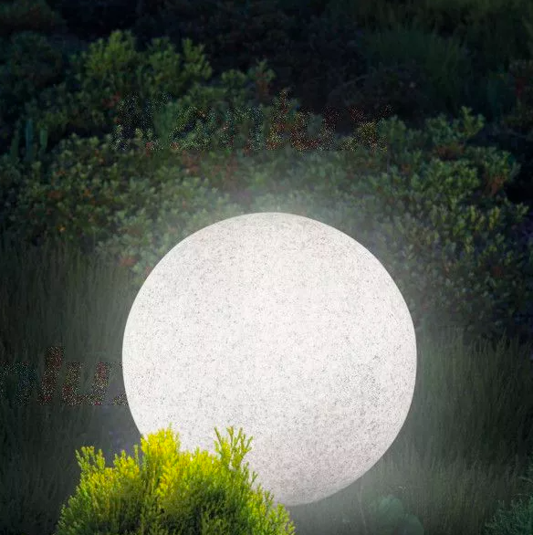 Kerti fénylabdák: hangulatos és modern kerti világítás egyszerűen